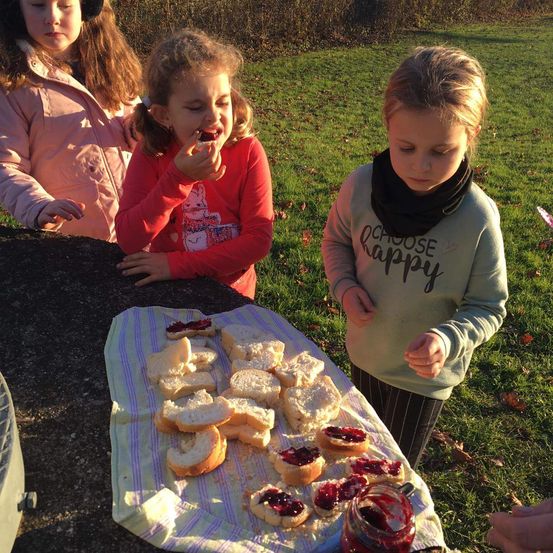 Bild enthält, Grass, Park, Person, Photography, Portrait, Lunch, People, Child, Female, Girl