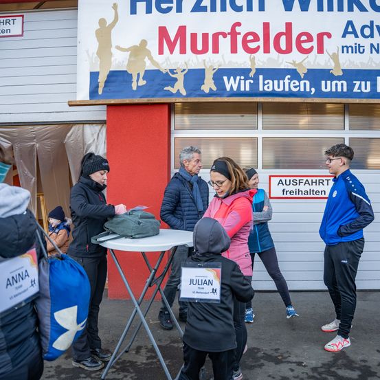 Bild enthält, Pants, Boy, Male, Person, Teen, Advertisement, Adult, Man, Poster, Plywood