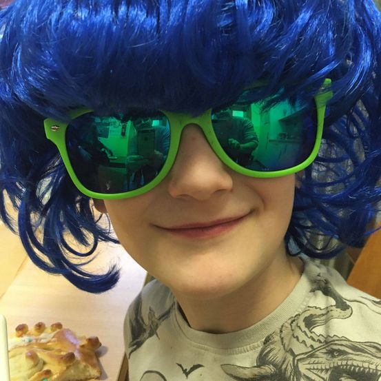 Bild enthält, Accessories, Sunglasses, Person, Hair, Face, Head, Photography, Portrait, Glasses, Wig