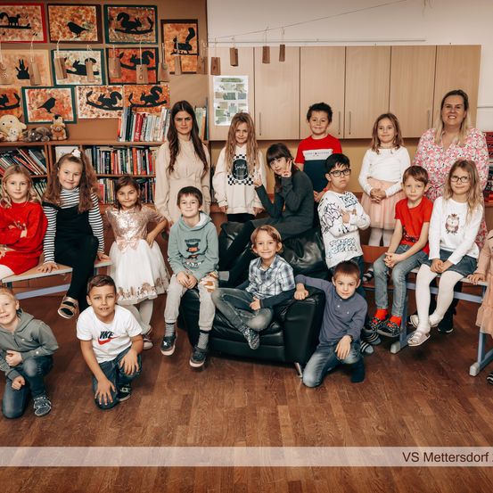 Bild enthält, People, Person, Groupshot, Child, Female, Girl, Boy, Male, Adult, Woman