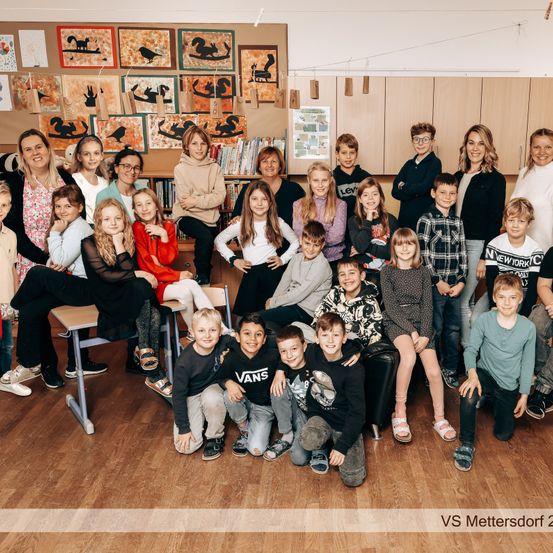 Bild enthält, People, Person, Groupshot, Boy, Child, Male, Female, Girl, Adult, Woman