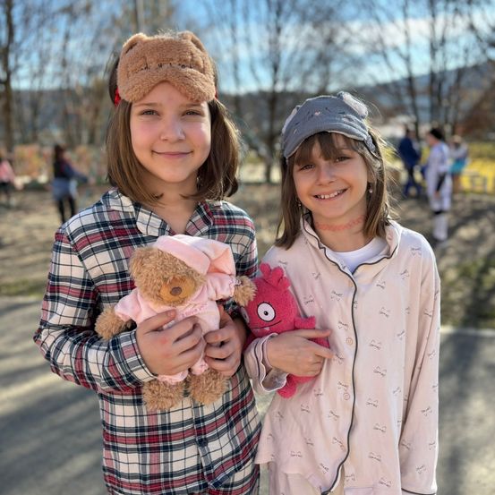 Bild enthält, Person, Photography, Portrait, Cap, Hat, People, Baseball Cap, Child, Female, Girl