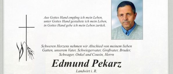 Ein Gedenkposter für Edmund Pekarz, einen Landwirt, der am 31. Juli 2026 im Alter von 87 Jahren verstarb. Das Poster enthält ein Foto, ein Kreuz und Details über seine Beerdigung und persönlichen Abschied.