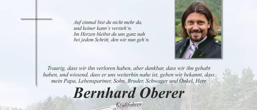 Eine Gedenkkarte für Bernhard Oberer, der am 1. August 2026 im Alter von 56 Jahren verstarb. Die Karte enthält Details über seine Beerdigung und eine persönliche Abschiedsnachricht.