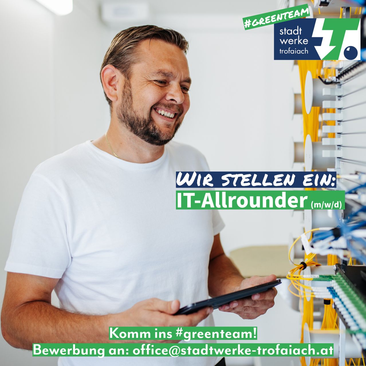 Bild enthält, Adult, Male, Man, Person, Clothing, T-Shirt, Computer, Electronics, Face, Head