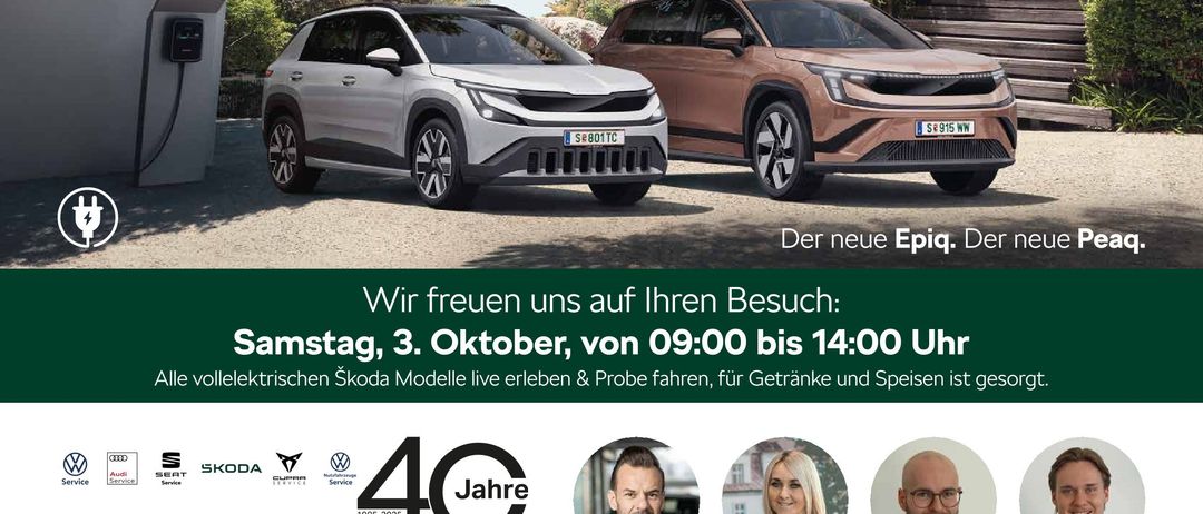 Eine Werbung für Skoda mit zwei Elektroautos, einem silbernen und einem braunen, in der Nähe einer Ladestation geparkt. Die Anzeige enthält Datum und Uhrzeit für eine Veranstaltung und die Namen der Händlereigentümer.
