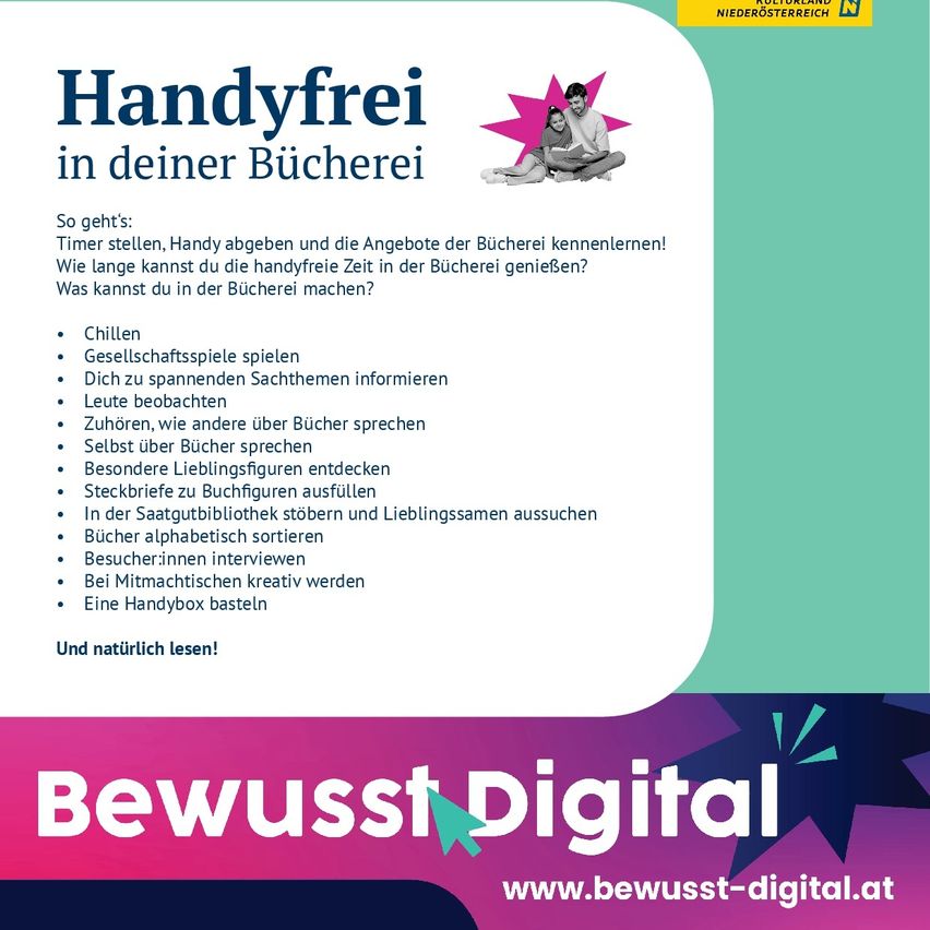 Der Plakat zeigt eine Familie, die Bibliotheksbesuche fördert. Aktivitäten umfassen Chillen, Spielen, Lesen und Bücher kennenlernen. Entdecken Sie Spezialsammlungen, alphabetisieren Sie Bücher und interagieren Sie mit Besuchern. Besuchen Sie www.bewusst-digital.at.