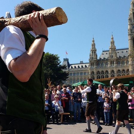 Bild enthält, People, Person, City, Photography, Adult, Male, Man, Shoe, Female, Woman
