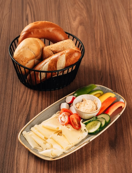 Bild enthält, Food, Food Presentation, Brunch, Bread, Plate, Meat, Pork