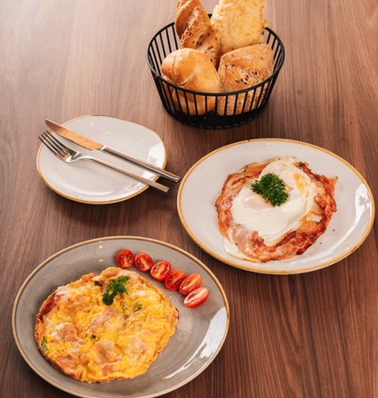 Bild enthält, Brunch, Food, Food Presentation, Plate, Bread, Egg, Omelette