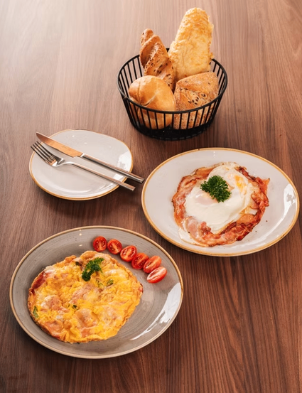 Bild enthält, Brunch, Food, Food Presentation, Plate, Bread, Egg, Omelette