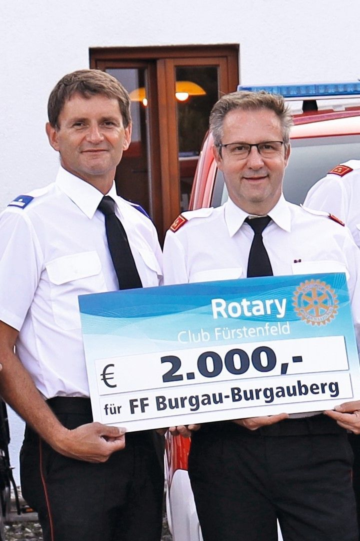 Bild enthält, Adult, Male, Man, Person, Accessories, Formal Wear, Tie, Face, Officer, Captain