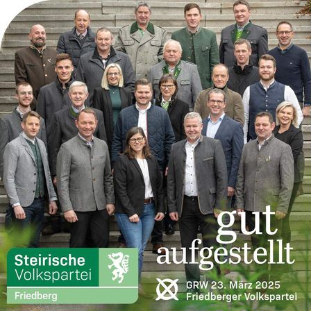 Bild enthält, Coat, People, Person, Blazer, Jacket, Jeans, Adult, Male, Man, Suit