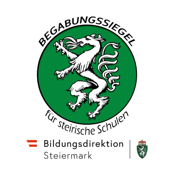Das Logo zeigt einen grünen Schild mit einem weißen Löwen und einem Schilddesign. Der Text lautet 'Begabungssiegel für steirische Schulen'. Darunter sind die Worte 'Bildungsdirektion Steiermark' zu sehen, zusammen mit einem Wappen.