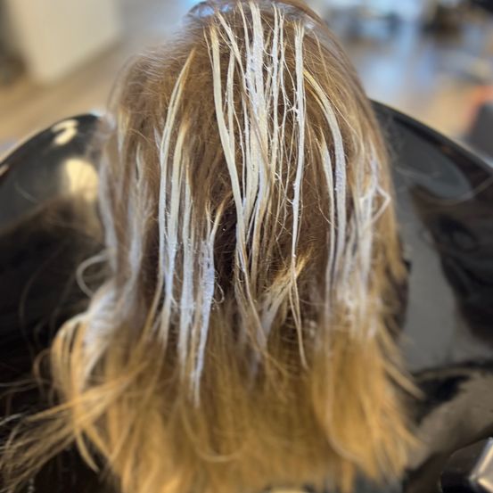 Bild enthält, Blonde, Hair, Person, Highlighted Hair, Head