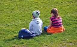 Bild enthält, Grass, Lawn, Child, Female, Girl, Person, Adult, Male, Man, Lawn Mower