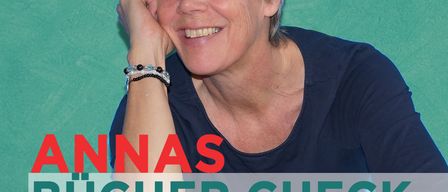 Ein Bild zeigt Anna mit lächelndem Gesicht vor einem Tisch mit Büchern. Die Bücher tragen Titel wie Droemer, Sebastian Fitzek und andere. Der Text lautet Annas Bucher Check. Datum und Uhrzeit sind ebenfalls angezeigt.