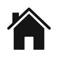 Eine schwarze Silhouette eines Hauses mit Schornstein und Tür in der Mitte, auf weißem Hintergrund.