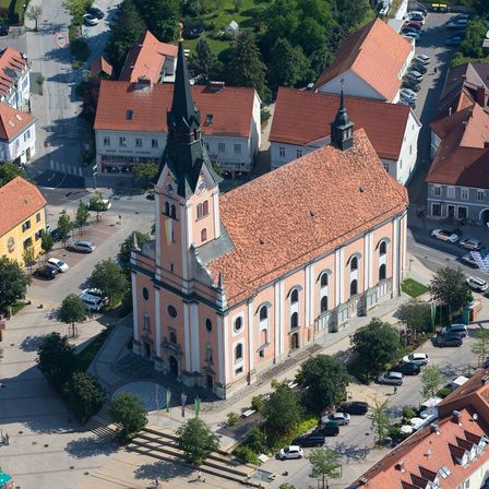 Bild enthält, Architecture, Building, Housing, Outdoors, House, City, Urban, Roof, Cityscape, Aerial View