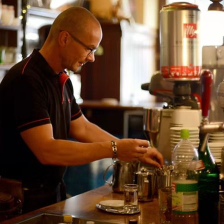 Bild enthält, Adult, Male, Man, Person, Face, Head