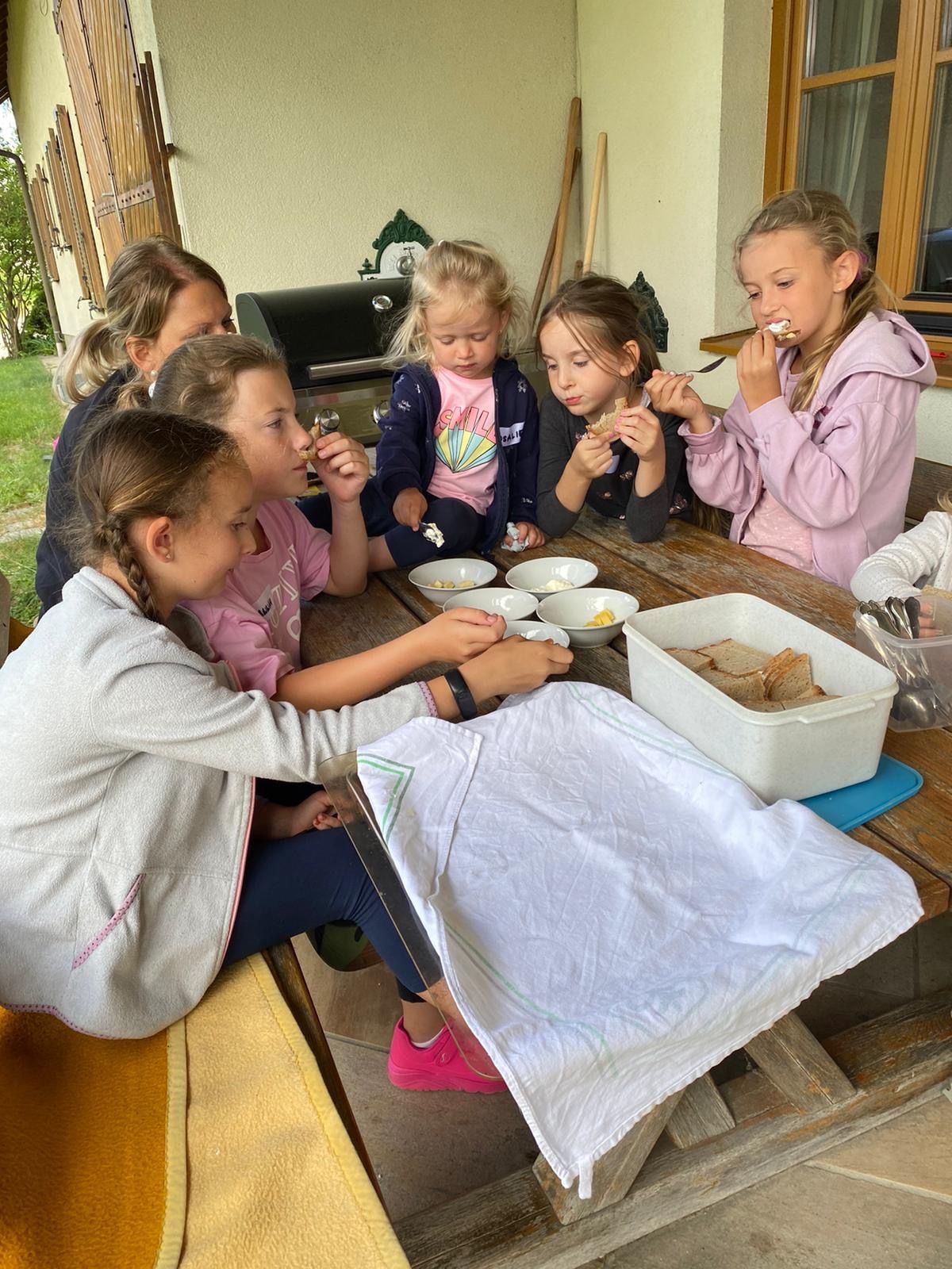 Bild enthält, People, Person, Child, Female, Girl, Eating, Food, Head, Face