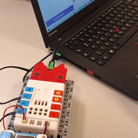 Bild enthält, Computer, Electronics, Laptop, Pc, Computer Hardware, Computer Keyboard, Hardware, Monitor, Screen