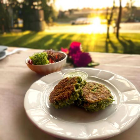 Bild enthält, Plate, Food, Fritters, Cutlet