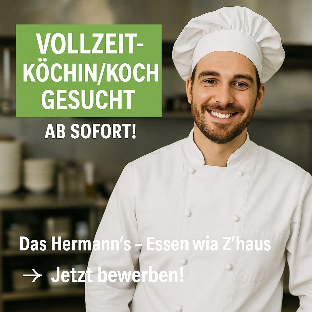 Ein lächelnder Koch in weißer Uniform und Hut steht in einer Küche mit einem grünen Schild über ihm, das Vollzeit-Köchin/Koch Gesucht anzeigt. Das Schild lädt zur sofortigen Bewerbung für eine Vollzeit-Kochstelle ein.