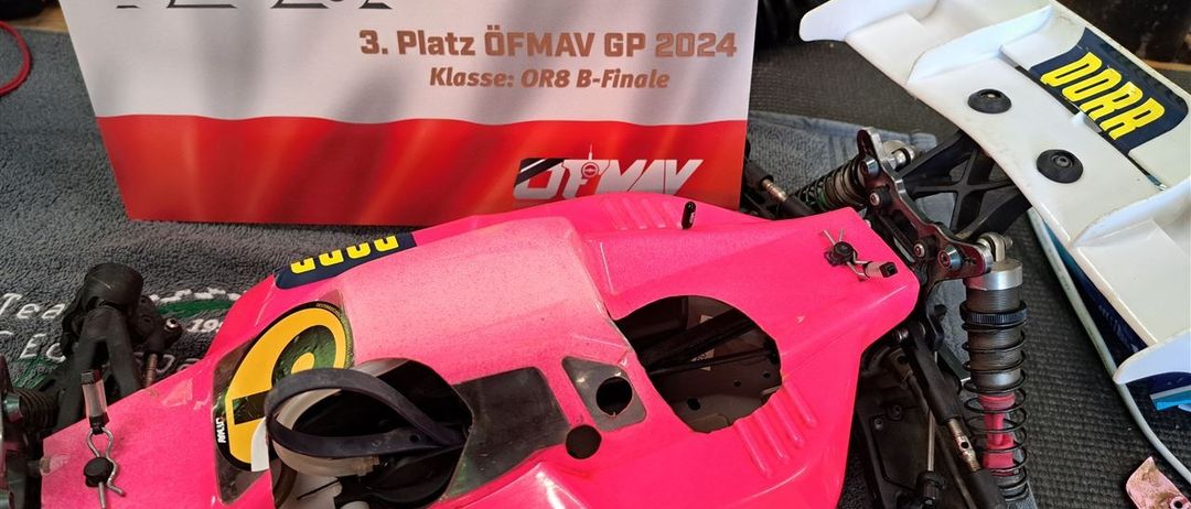 Bild enthält, Clothing, Glove, Machine, Spoke, Gun, Weapon, E-scooter, Transportation, Vehicle