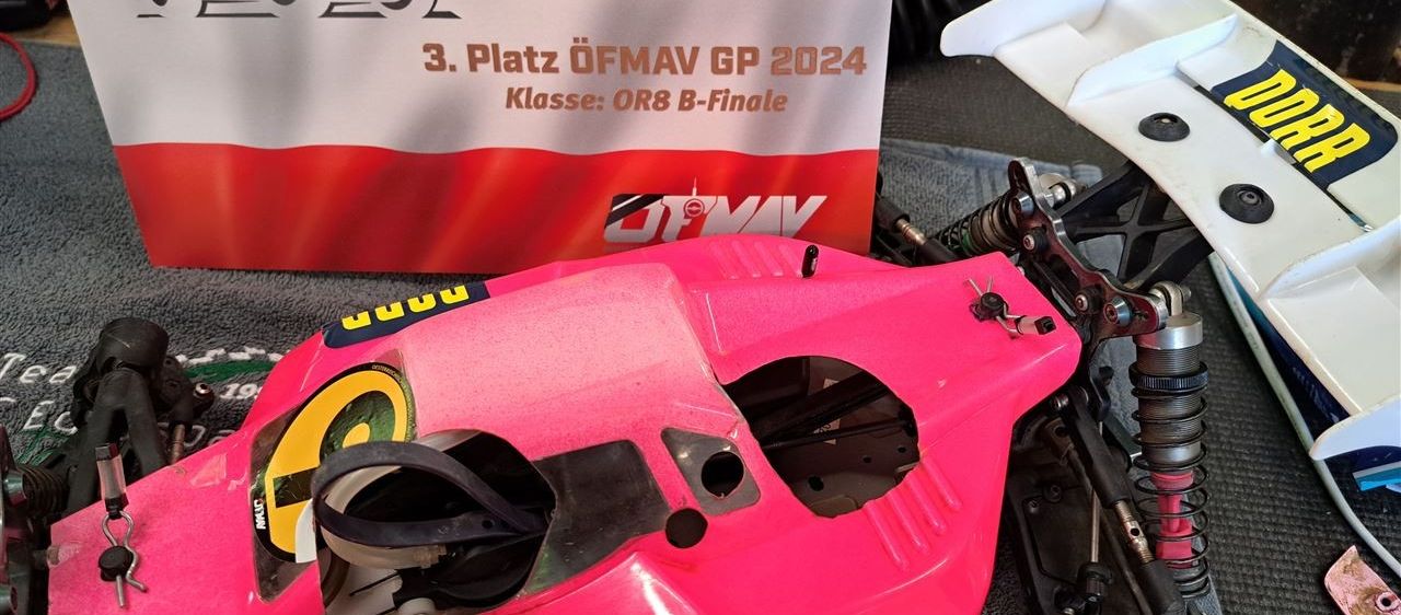 Bild enthält, Clothing, Glove, Machine, Spoke, Gun, Weapon, E-scooter, Transportation, Vehicle