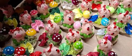 Bild enthält, Art, Handicraft, People, Person, Food, Sweets, Christmas, Christmas Decorations, Festival