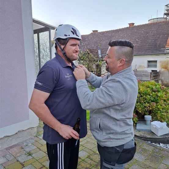 Bild enthält, Adult, Male, Man, Person, Helmet, Face, Head