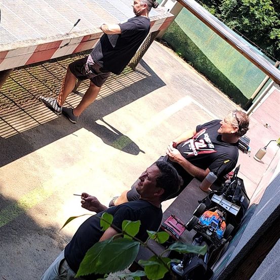 Bild enthält, Clothing, Shorts, Adult, Male, Man, Person, Outdoors, Face, Head