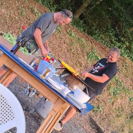 Bild enthält, Adult, Male, Man, Person, Bbq, Cooking, Food, Grilling