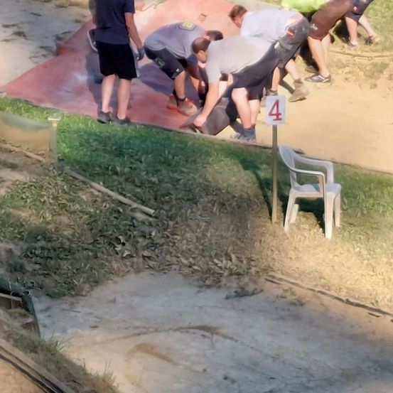 Bild enthält, Adult, Male, Man, Person, Clothing, Footwear, Shoe, Fighting, Shorts