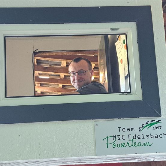 Bild enthält, Adult, Male, Man, Person, Face, Head, Accessories, Glasses