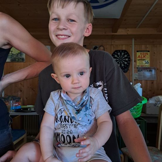 Bild enthält, Face, Head, Person, Photography, Portrait, T-Shirt, People, Boy, Child, Male