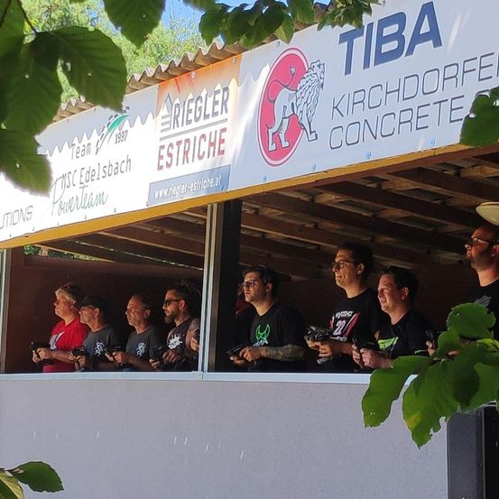 Bild enthält, Person, Face, Head, People, Outdoors