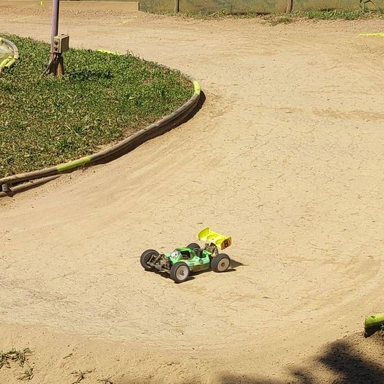 Bild enthält, Outdoors, Machine, Wheel, Transportation, Vehicle, Car