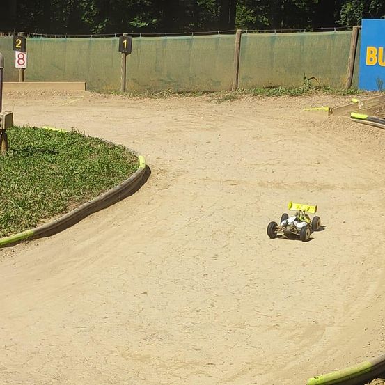 Bild enthält, Outdoors, Car, Transportation, Vehicle, Machine, Wheel