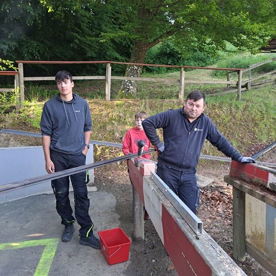 Bild enthält, Adult, Male, Man, Person, Worker, Boy, Teen