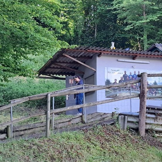 Bild enthält, Nature, Outdoors, Countryside, Person, Rural, Village