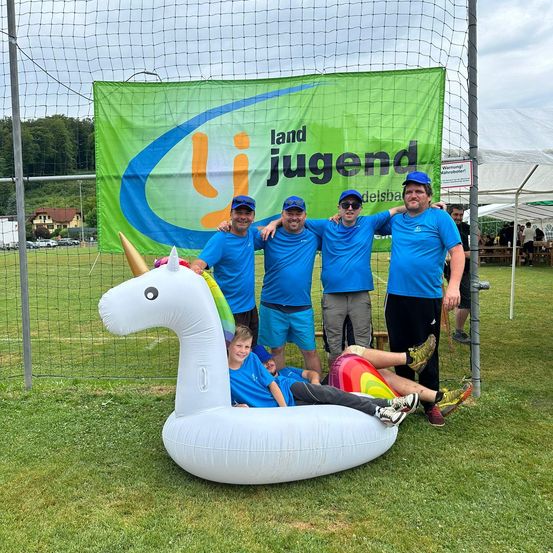 Bild enthält, Grass, Park, T-Shirt, People, Person, Portrait, Summer, Adult, Male, Man