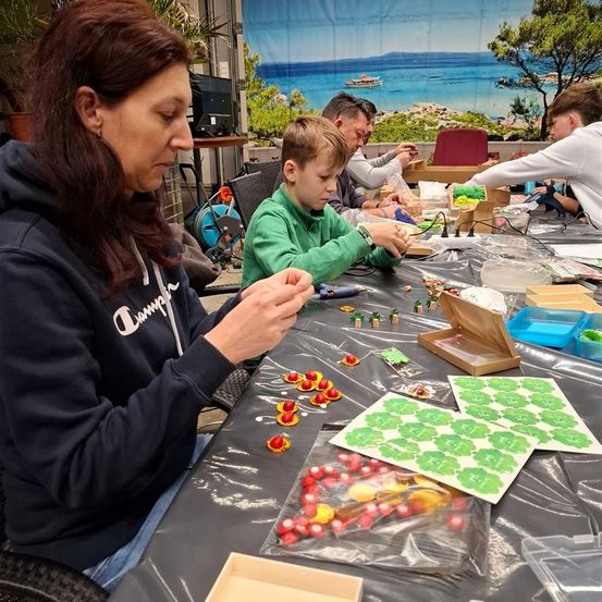 Bild enthält, Adult, Male, Man, Person, Female, Woman, Boy, Child, Face, Head