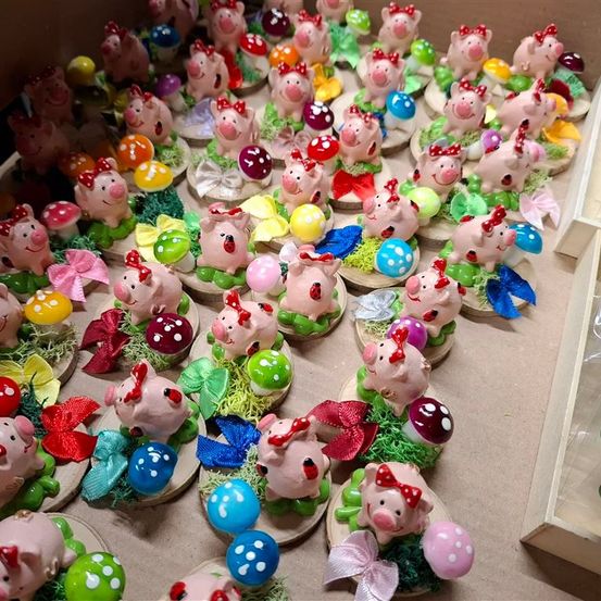 Bild enthält, Art, Handicraft, People, Person, Food, Sweets, Christmas, Christmas Decorations, Festival