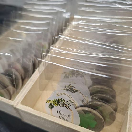 Bild enthält, Drawer, Furniture, Plastic Wrap