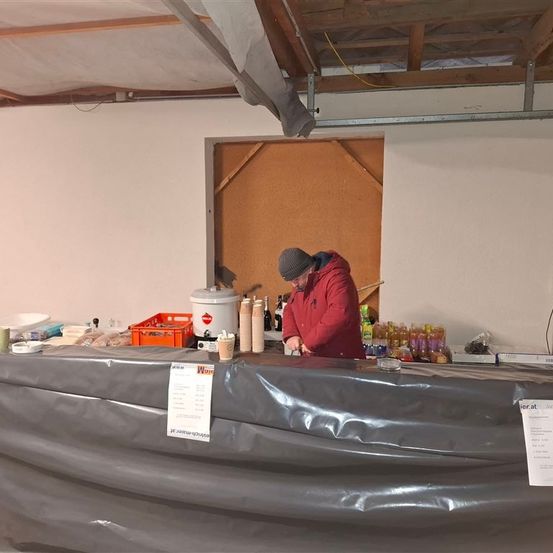 Bild enthält, Adult, Male, Man, Person, Home Renovation Work