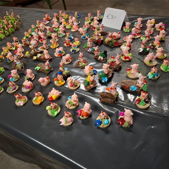 Bild enthält, Cream, Dessert, Food, Icing, People, Cake, Cupcake, Birthday Cake, Handicraft, Food Presentation