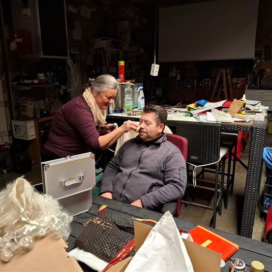 Bild enthält, Adult, Female, Person, Woman, Male, Man, Barbershop, Indoors, Bride, Face