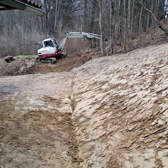 Bild enthält, Soil, Outdoors, Nature, Bulldozer, Machine, Grass, Lawn, Lawn Mower, Plant, Tool